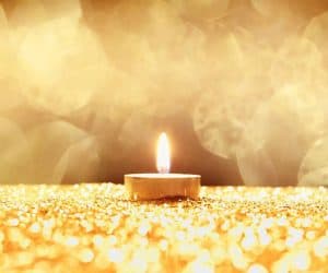 los rituales con velas doradas para el dinero